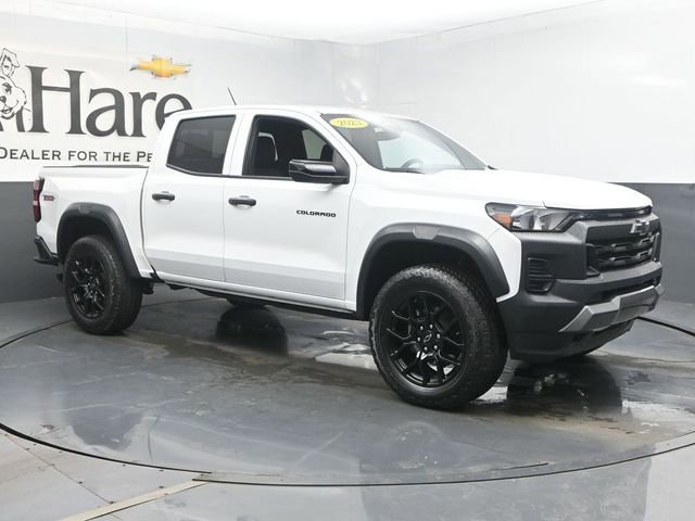 Used 2023 Chevrolet Colorado Trail Boss w/ LPO, Dark Essentials Package AWD/4WD image 6