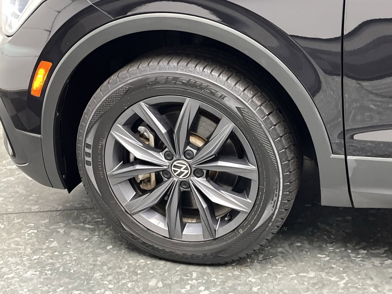 Used 2022 Volkswagen Tiguan SE AWD/4WD image 33