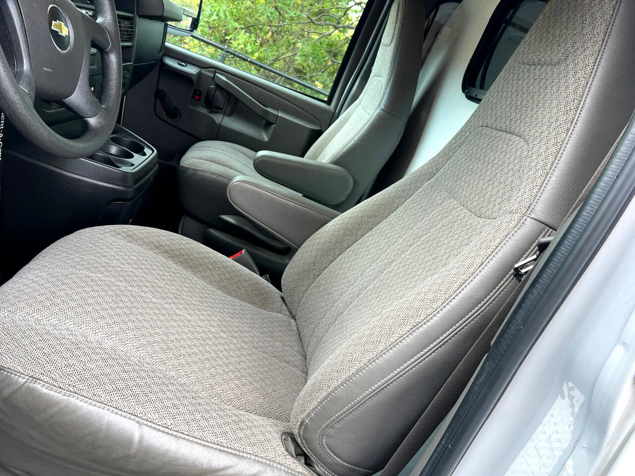 Used 2018 Chevrolet Express 2500 image 14