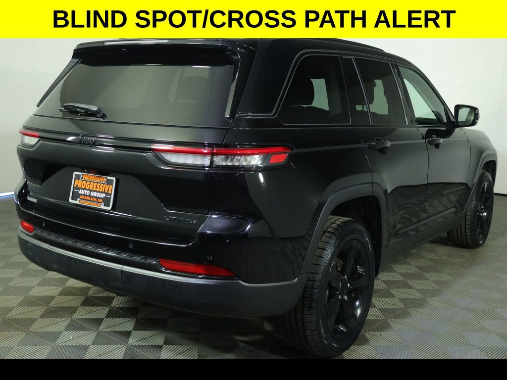 Used 2023 Jeep Grand Cherokee Limited w/ Black Appearance Package image 13