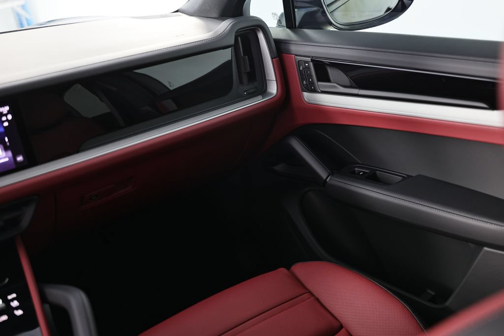 New 2026 Porsche Cayenne Coupe AWD/4WD image 29