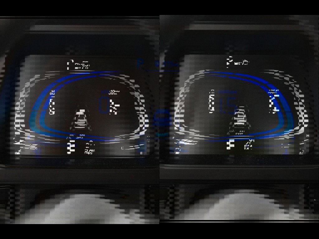 Certified 2025 Hyundai Elantra Sport image 8