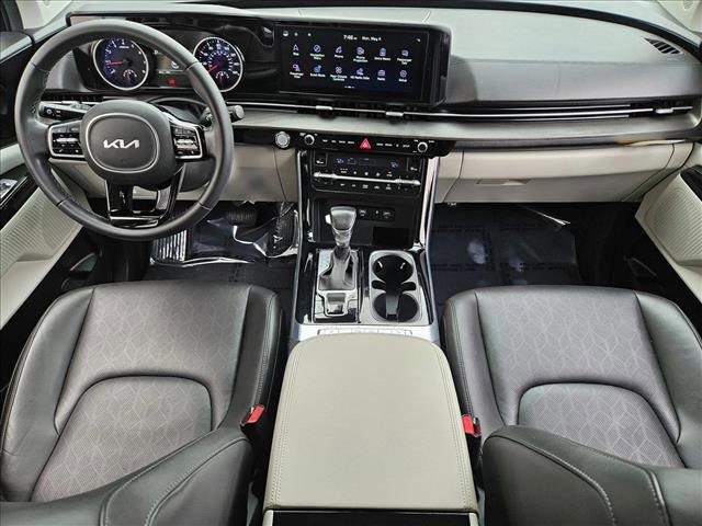 Used 2022 Kia Carnival EX FWD image 17