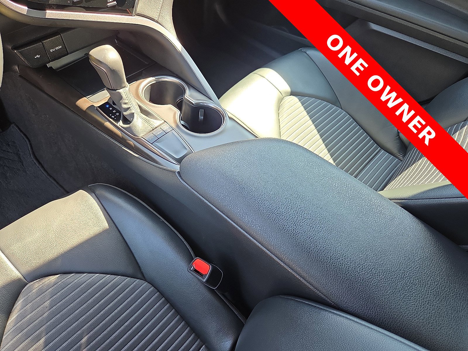 Used 2024 Toyota Camry SE image 25