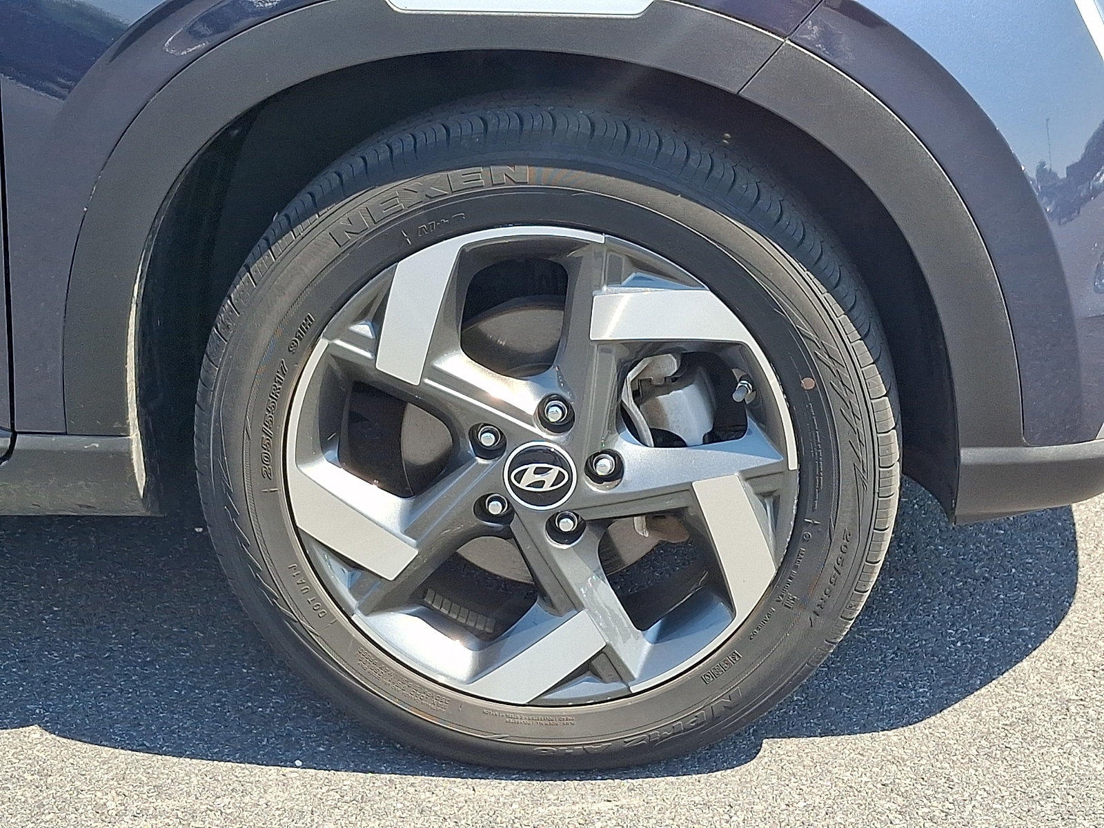 Used 2024 Hyundai Venue Limited FWD image 8