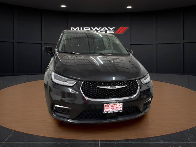 Used 2024 Chrysler Pacifica Limited FWD image 5
