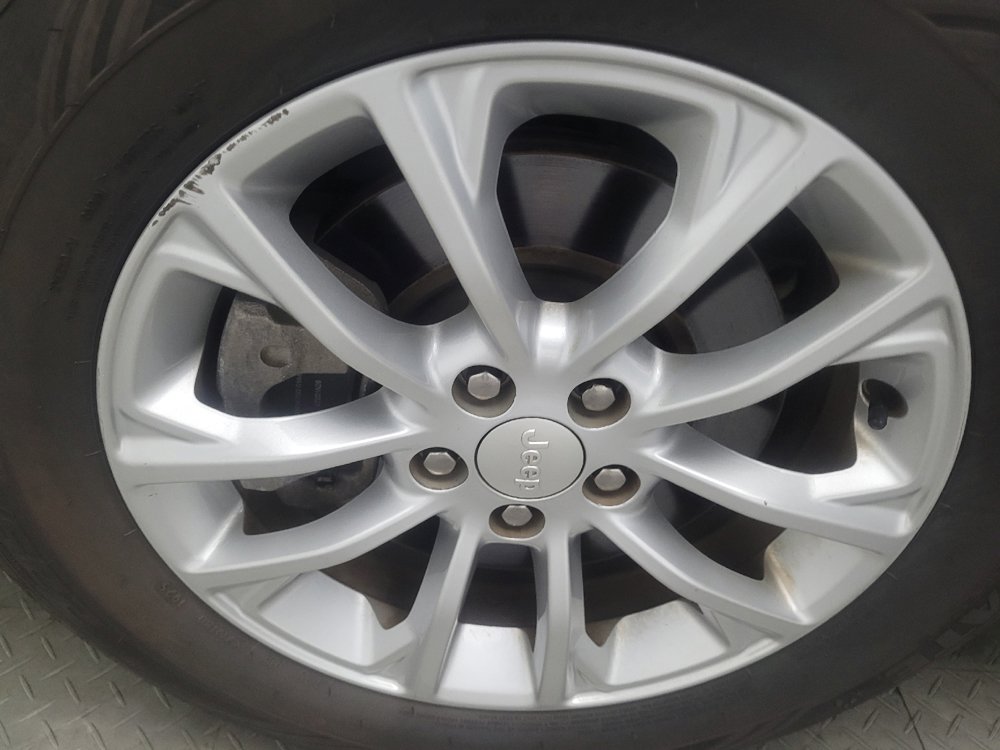 Used 2019 Jeep Cherokee Latitude w/ Popular Appearance Group FWD image 31
