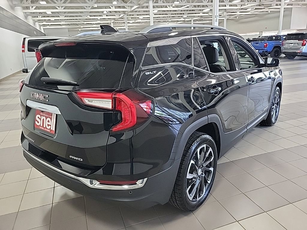 Used 2022 GMC Terrain SLT w/ Infotainment Package II AWD/4WD image 4