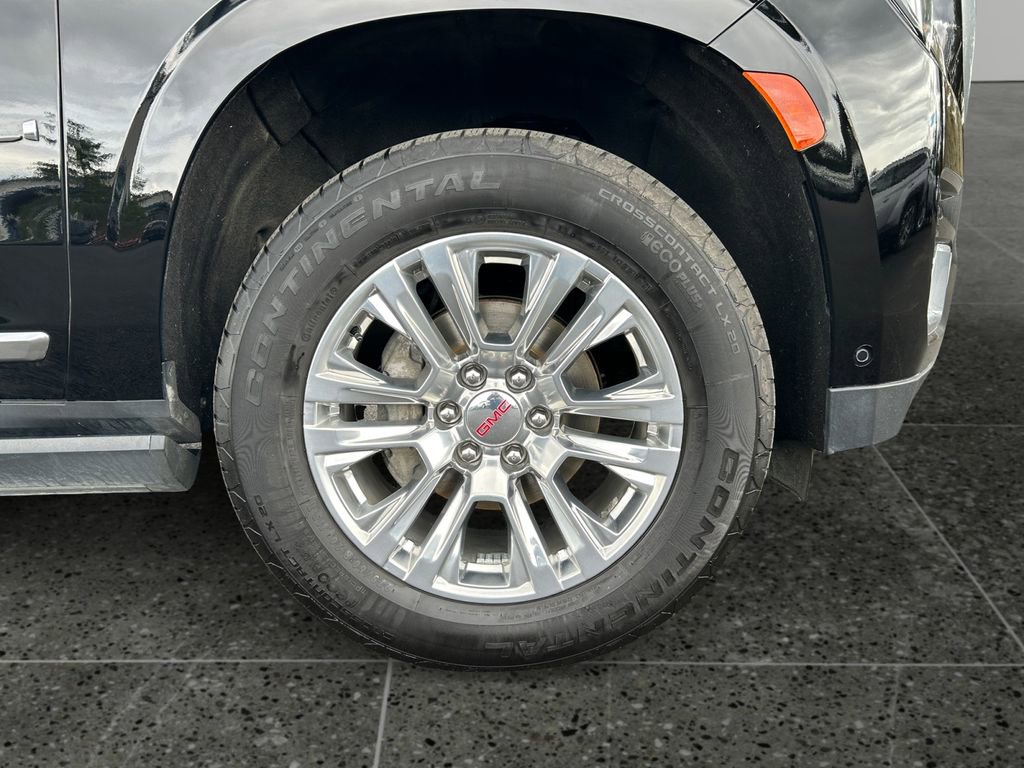 Used 2024 GMC Yukon XL Denali w/ Advanced Technology Package image 9