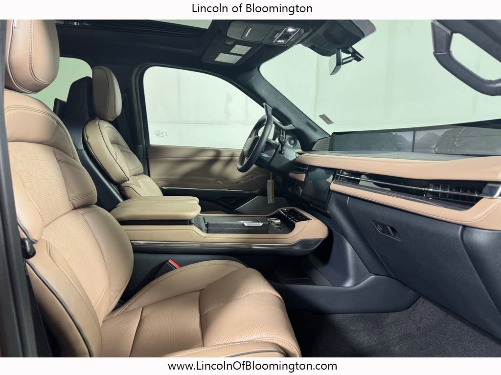 New 2026 Lincoln Navigator L Black Label AWD/4WD image 17