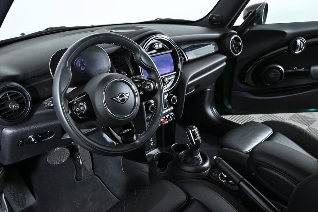Used 2021 MINI Cooper 2-Door Hardtop image 11