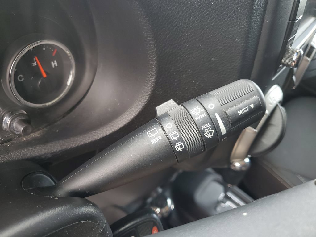 Used 2016 Jeep Wrangler Unlimited Sahara w/ Connectivity Group AWD/4WD image 13