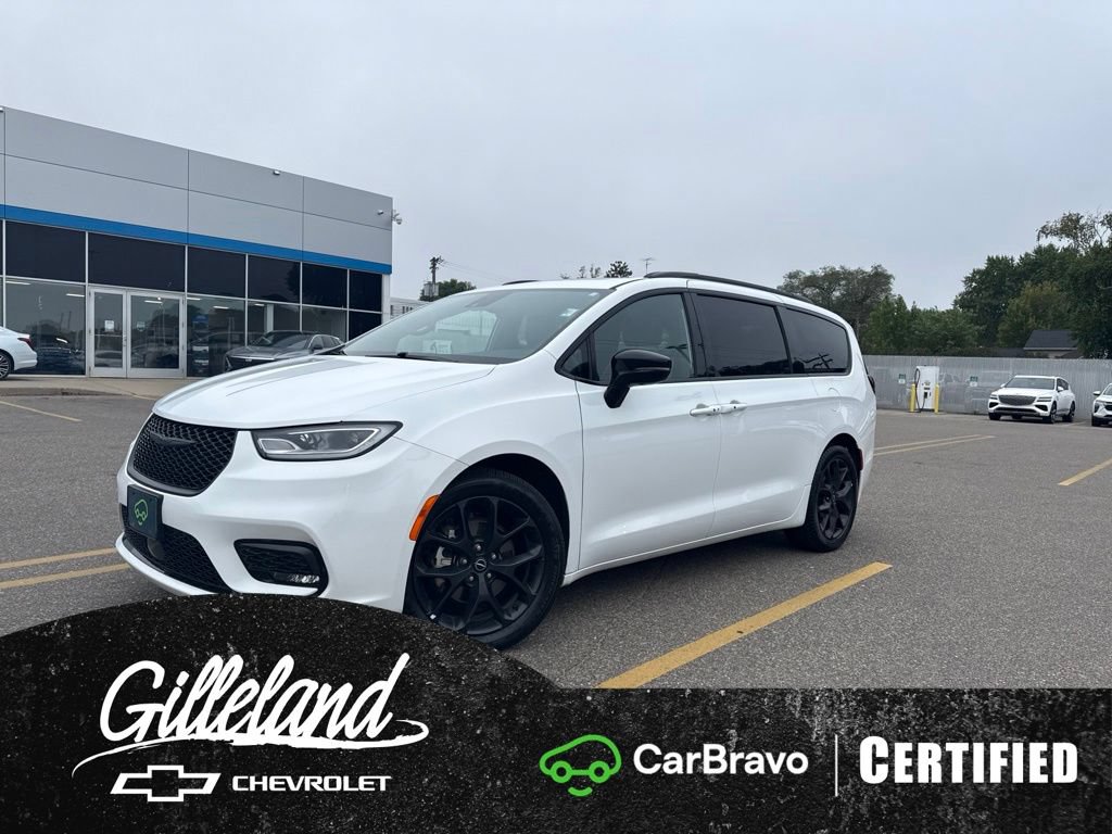 Used 2025 Chrysler Pacifica Limited FWD image 1