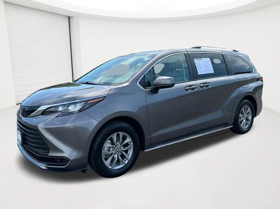 Used 2024 Toyota Sienna LE w/ LE Plus Package
