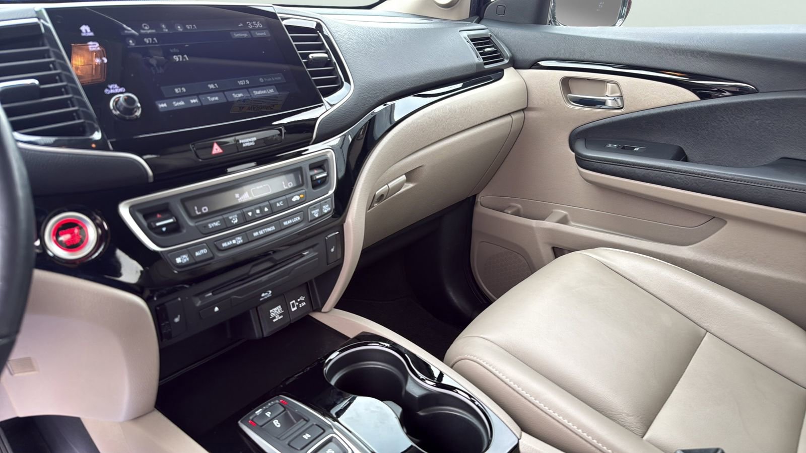 Used 2021 Honda Pilot Touring image 19