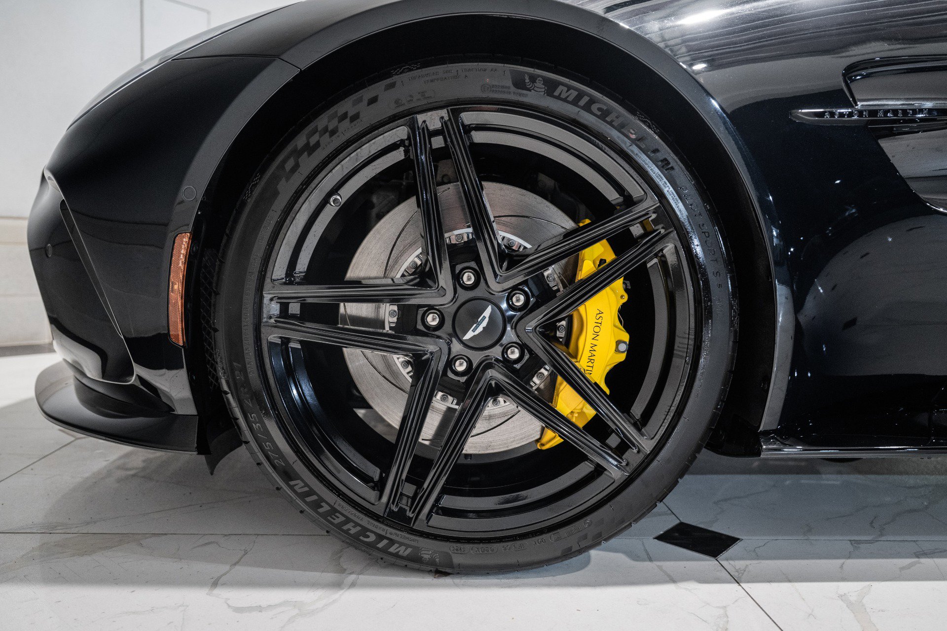 New 2026 Aston Martin V8 Vantage Coupe image 4