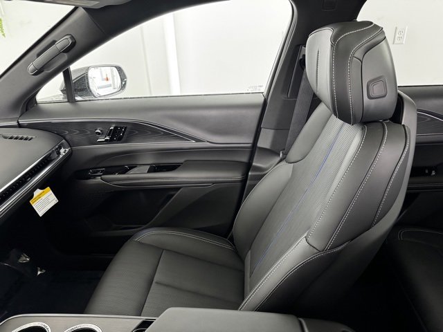 New 2025 Cadillac Lyriq Luxury image 20