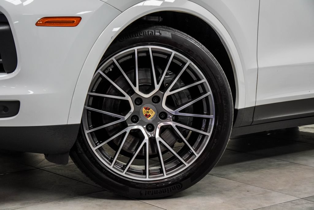 Used 2022 Porsche Cayenne S Platinum AWD/4WD image 3