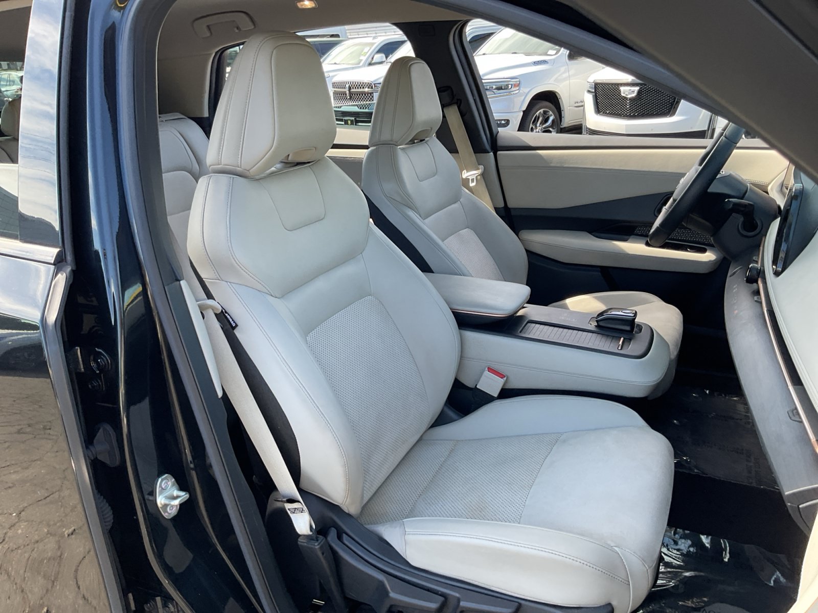 Used 2023 Nissan Ariya FWD image 21