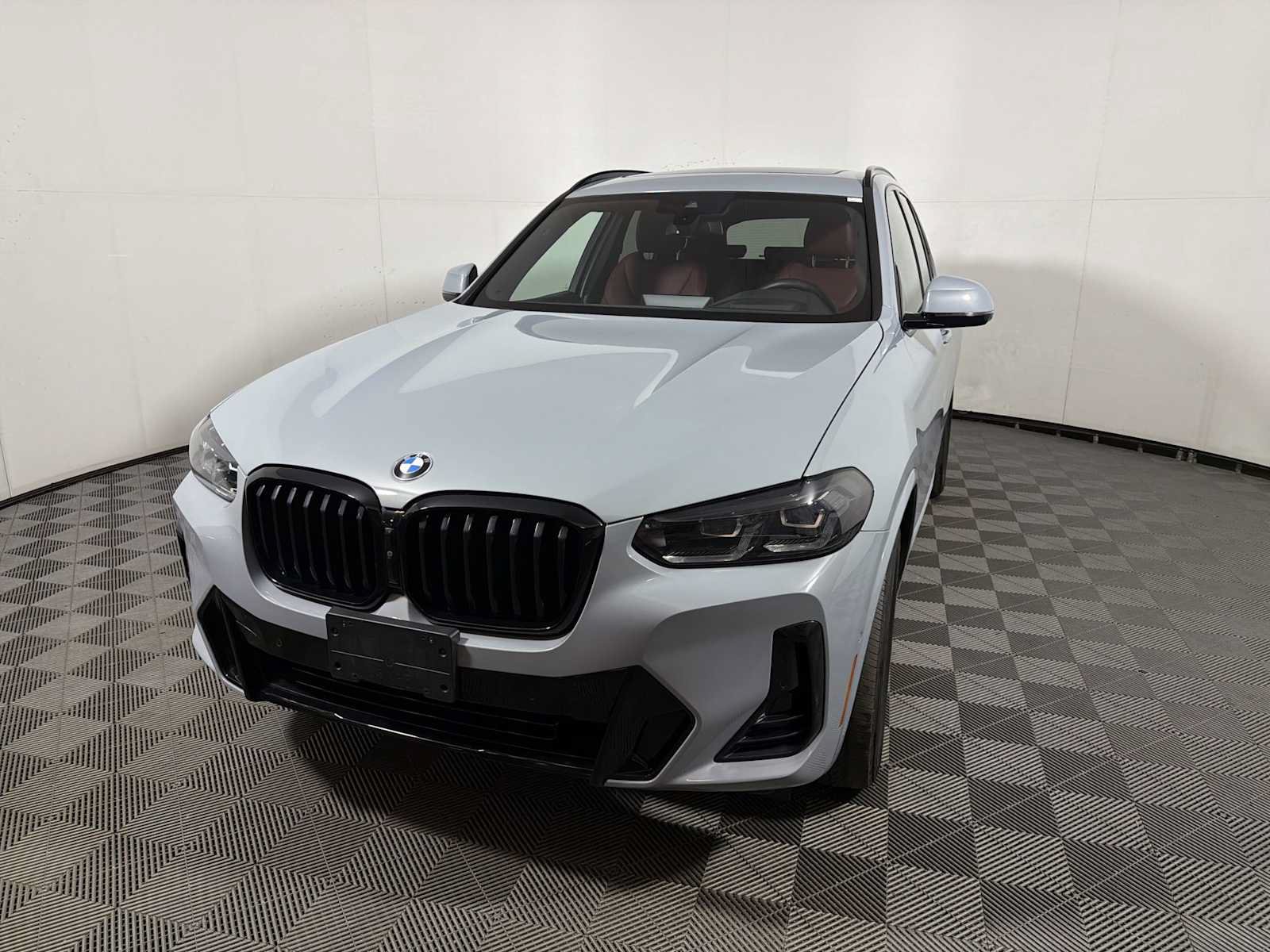 Used 2024 BMW X3 xDrive30i w/ M Sport Package AWD/4WD image 3