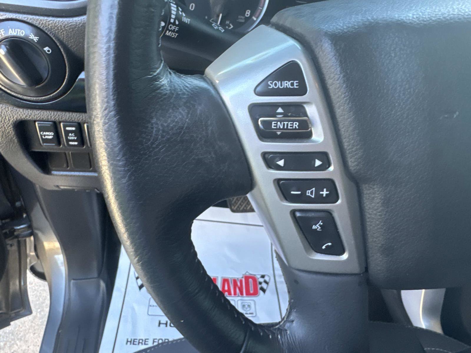 Used 2024 Nissan Titan SV w/ SV Convenience Package image 22