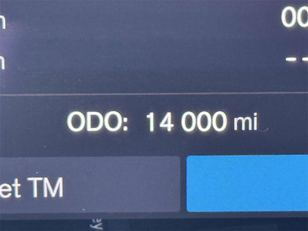 Used 2023 Volvo XC40 B5 Plus w/ Driver Assist Package image 24