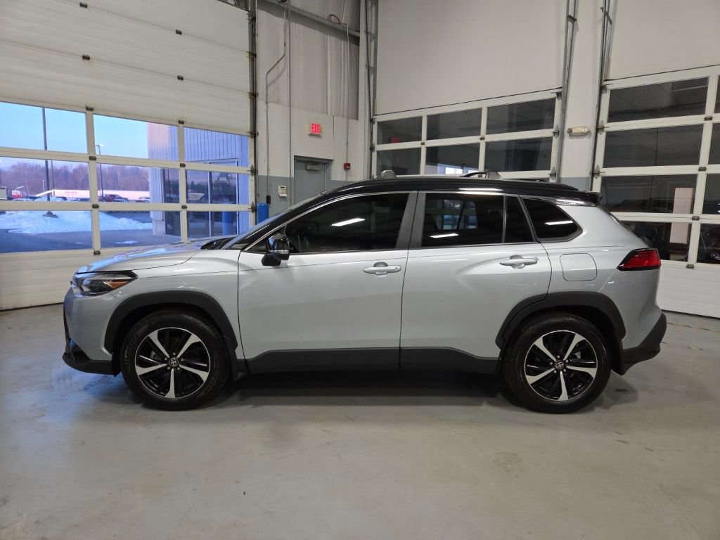 Used 2025 Toyota Corolla Cross AWD Hybrid w/ Convenience Package image 2