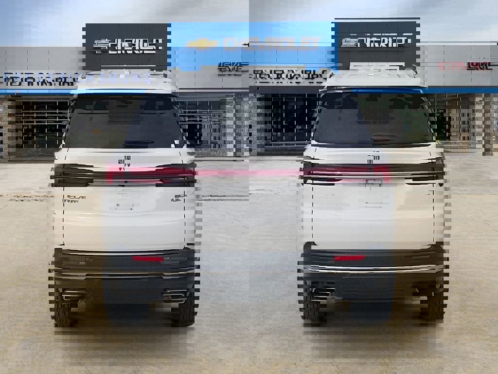 Used 2025 Buick Enclave Preferred image 4