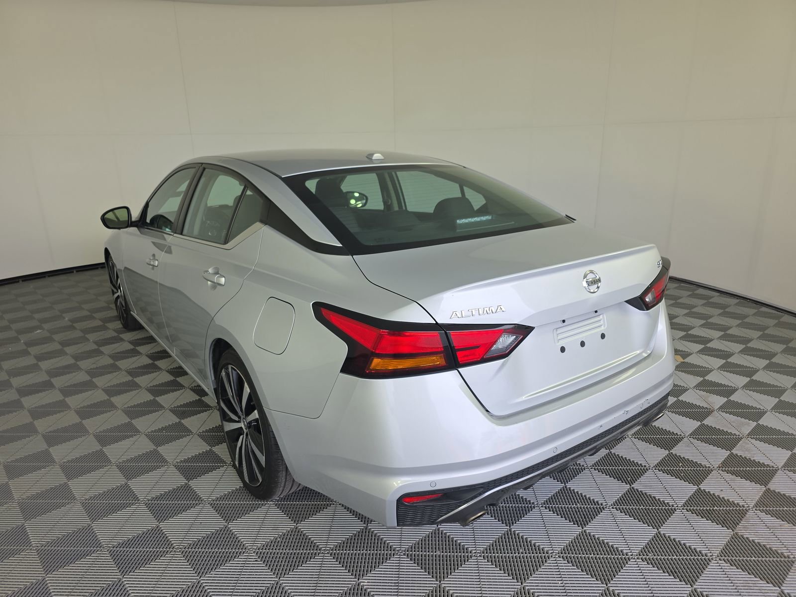 Used 2021 Nissan Altima 2.5 SR FWD image 10