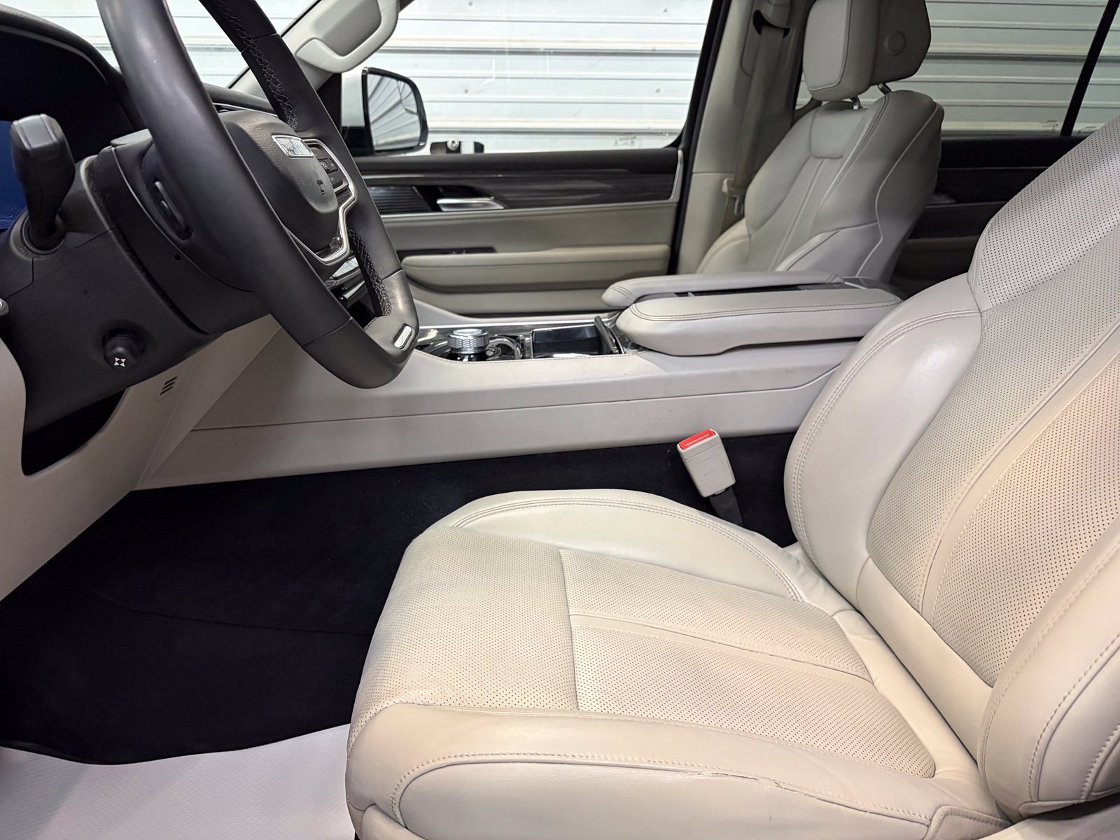 Used 2022 Jeep Wagoneer Series II AWD/4WD image 14