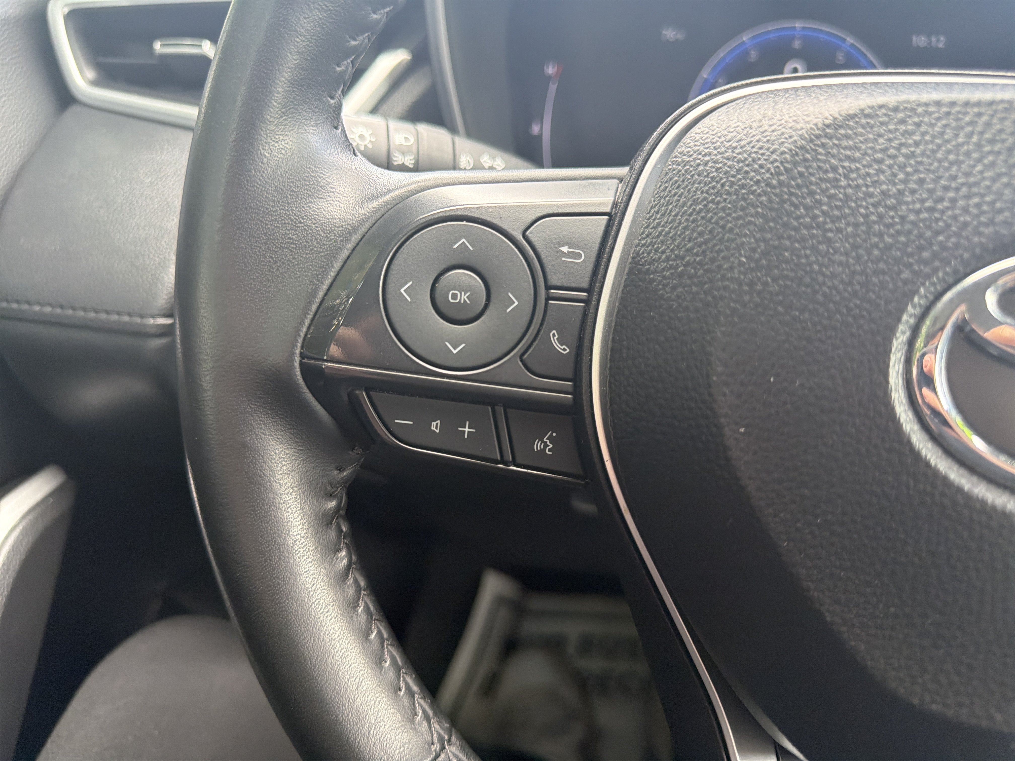 Used 2025 Toyota Corolla Cross XLE AWD/4WD image 18