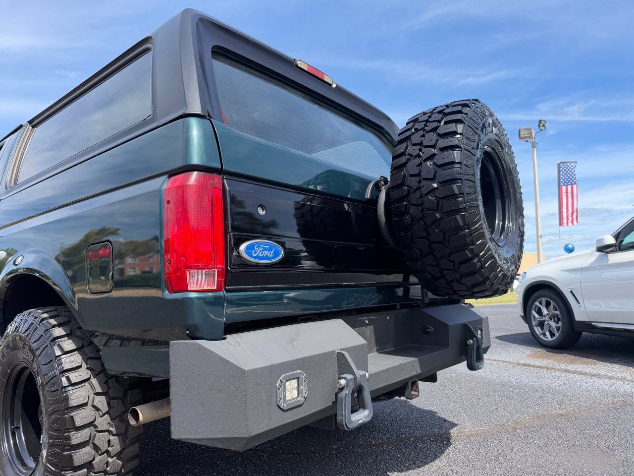 Used 1993 Ford Bronco XLT AWD/4WD image 9