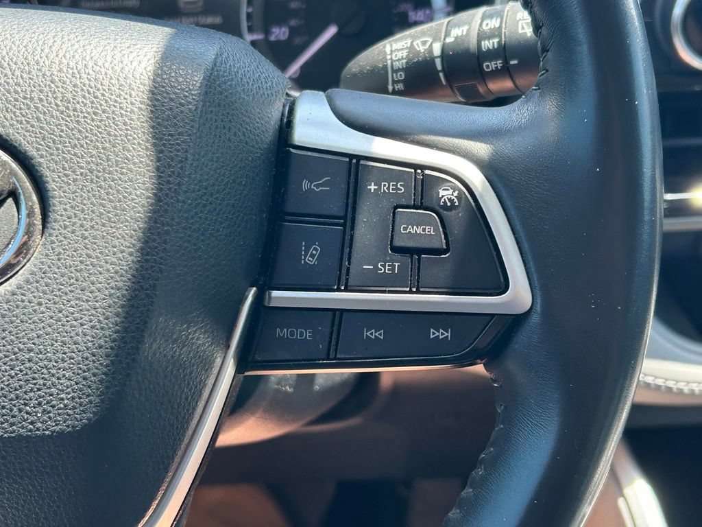 Used 2023 Toyota Highlander XLE FWD image 42