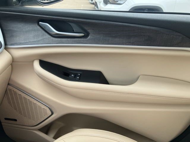 Certified 2023 Jeep Grand Cherokee L Limited w/ Black Appearance Package AWD/4WD image 20