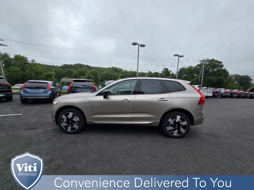 Used 2025 Volvo XC60 T8 Plus w/ Protection Package Premier image 5