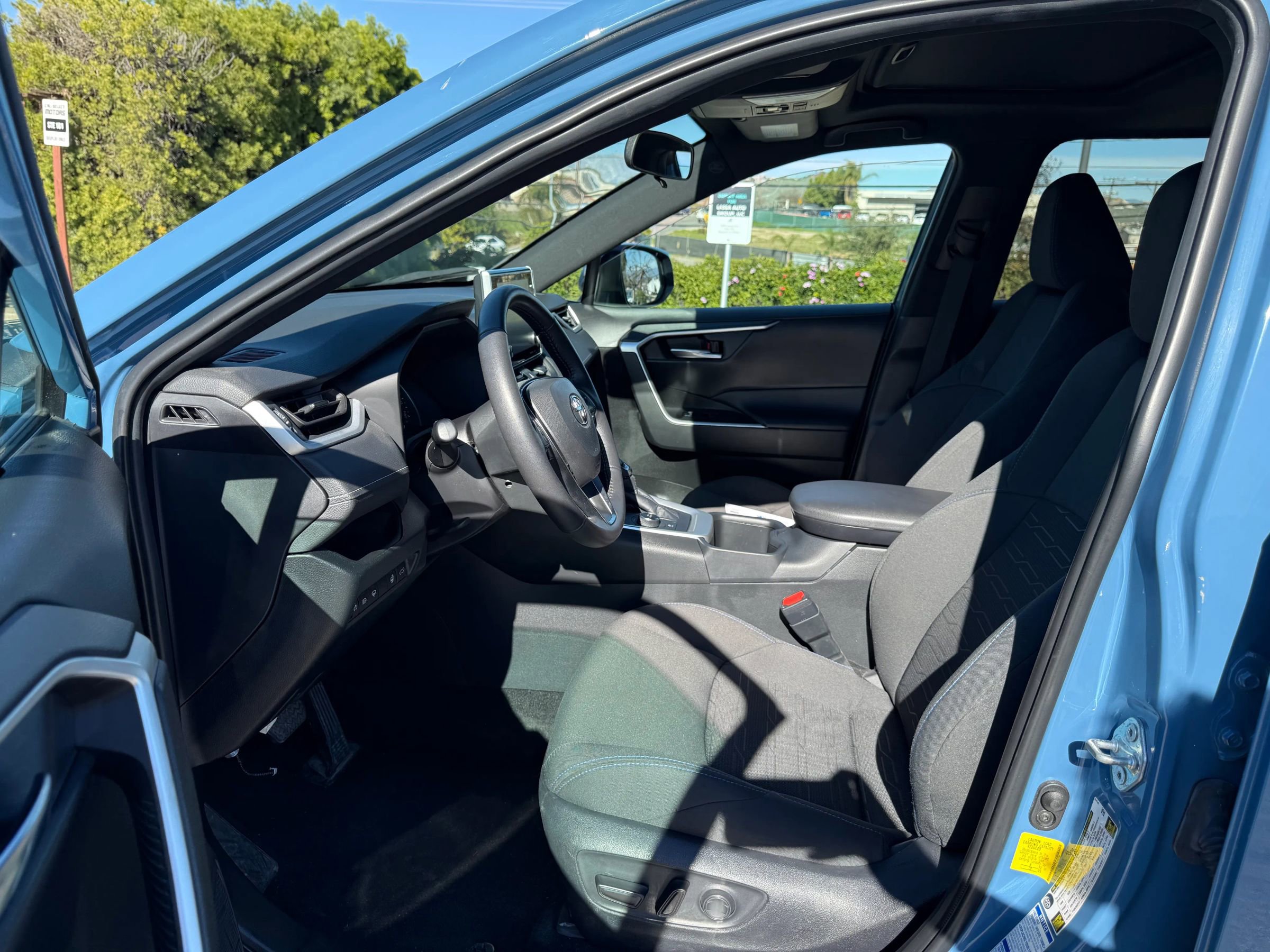 Used 2022 Toyota RAV4 SE w/ Convenience Package image 15