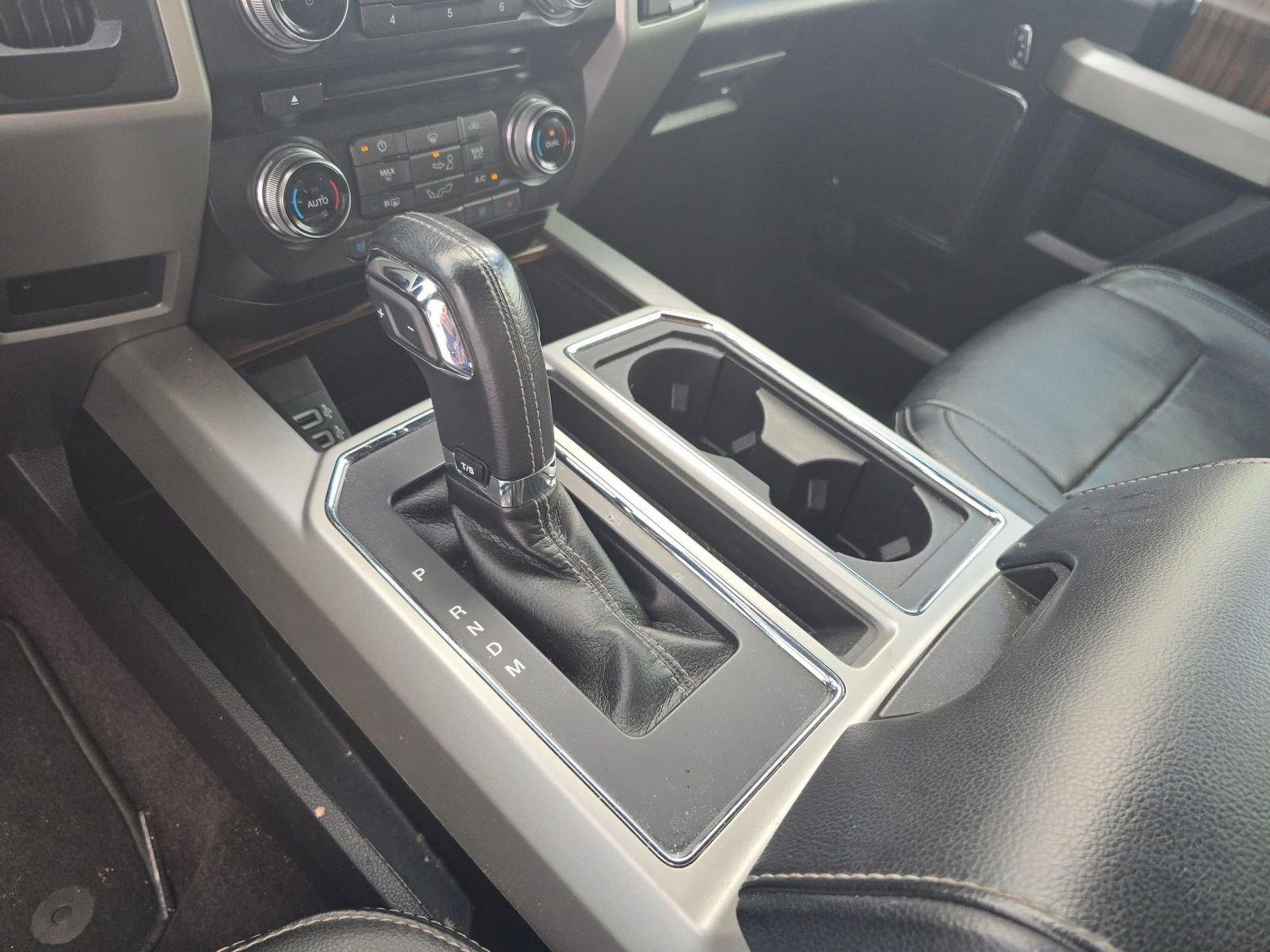 Used 2017 Ford F150 Lariat w/ Equipment Group 502A Luxury image 14