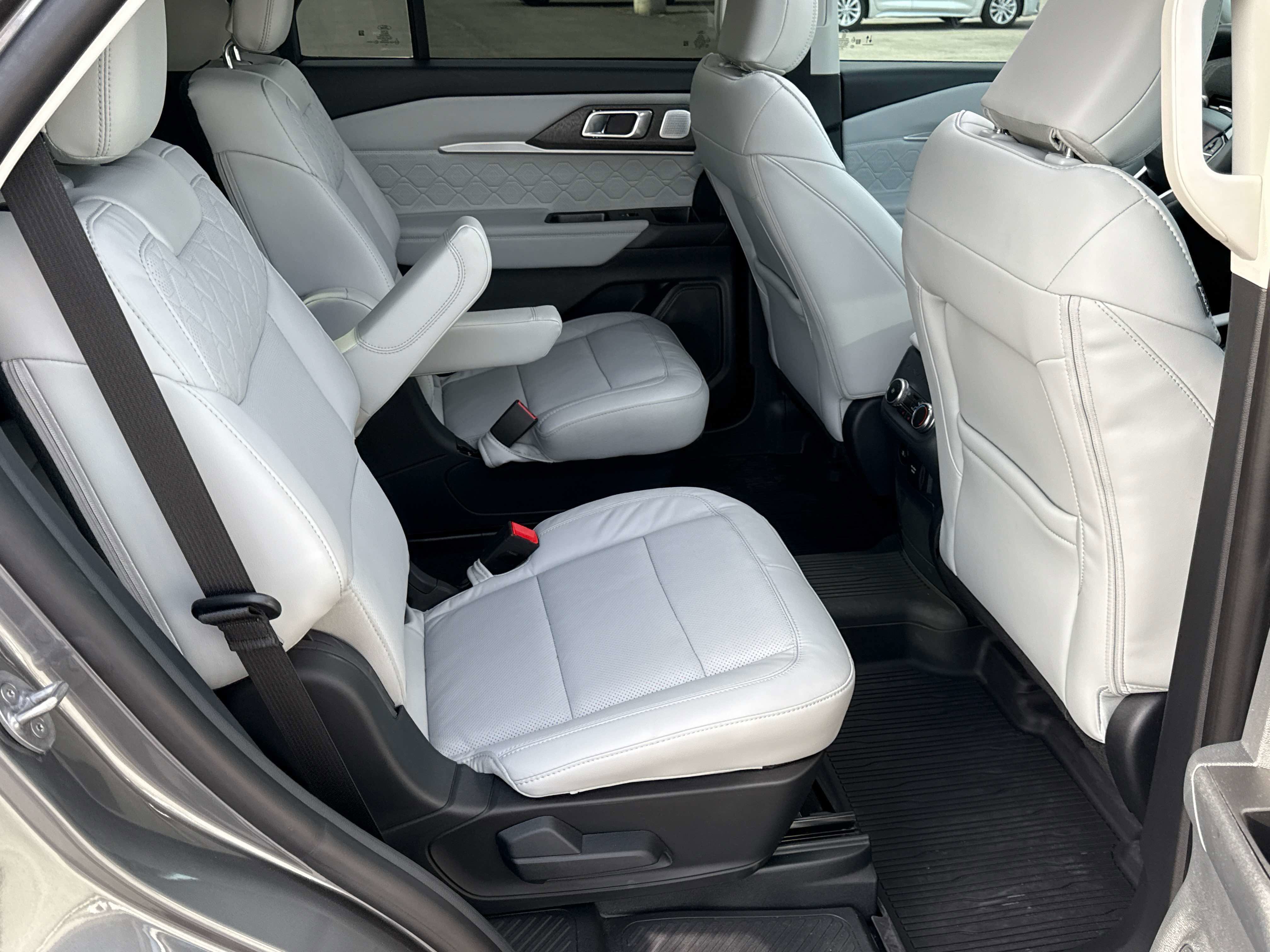Used 2025 Ford Explorer Platinum w/ Ultimate Package AWD/4WD image 21