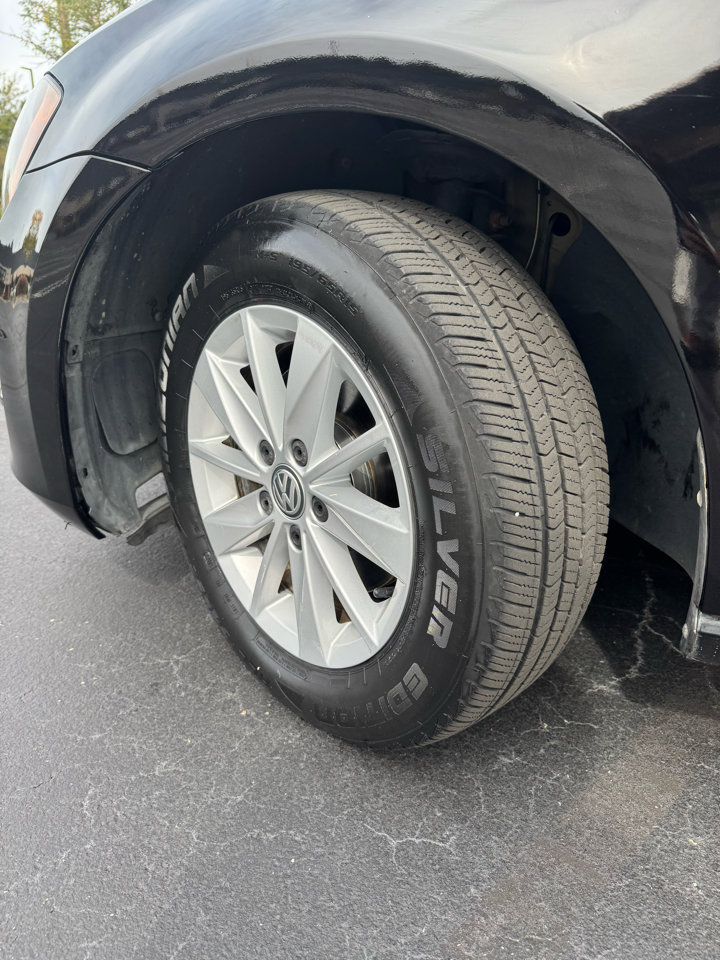 Used 2016 Volkswagen Golf S image 9