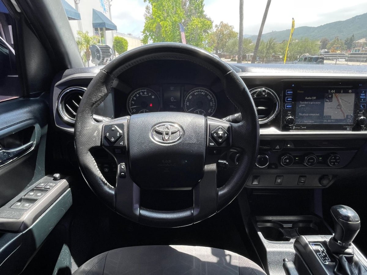 Used 2017 Toyota Tacoma TRD Off-Road w/ Tow Package (A/T) AWD/4WD image 14