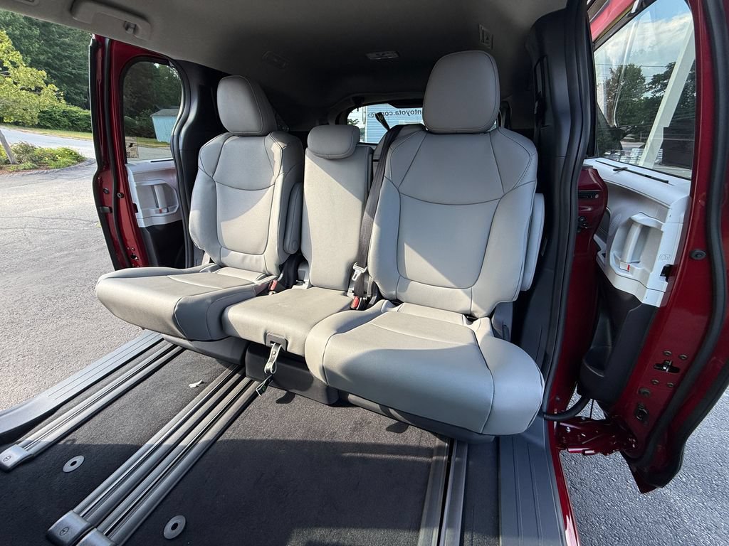 New 2026 Toyota Sienna XLE FWD image 19