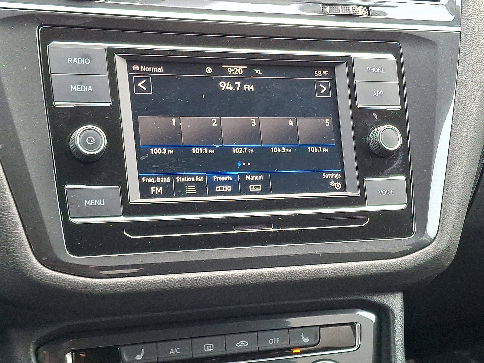 Used 2022 Volkswagen Tiguan S image 14