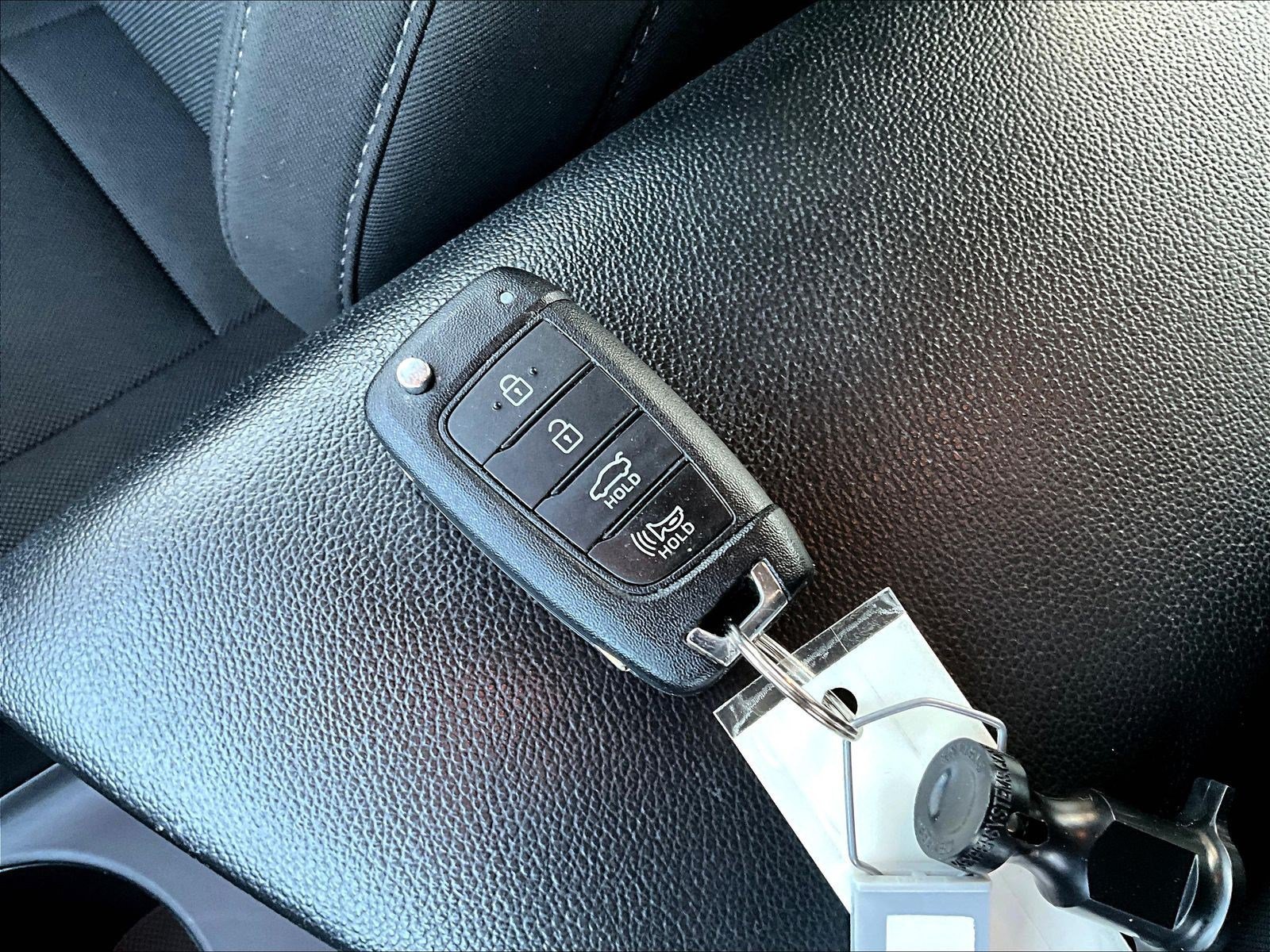 Used 2024 Hyundai Elantra SE FWD image 35