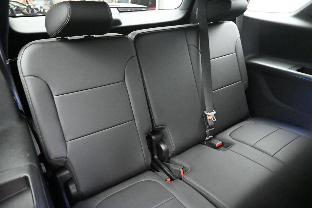 Used 2023 Chevrolet Traverse LT w/ LT Premium Package AWD/4WD image 11
