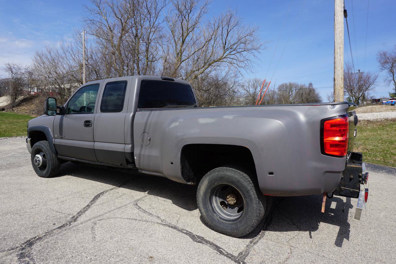 Used 2004 GMC Sierra 3500 4x4 Extended Cab w/ Heavy-Duty Power Package image 3