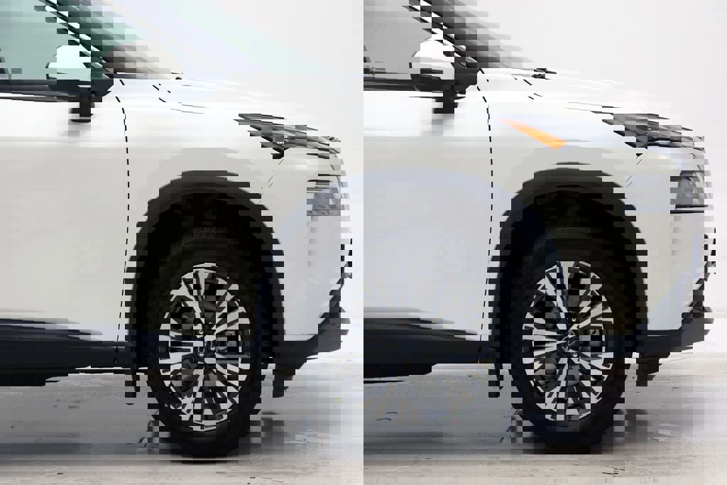 Used 2023 Nissan Rogue SV w/ SV Premium Package image 4