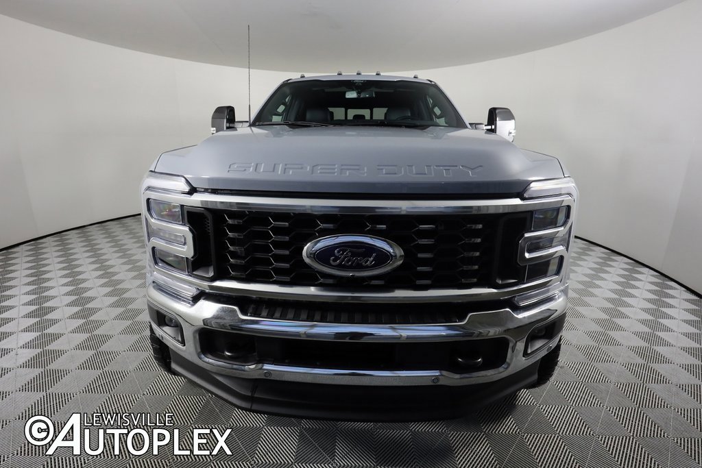 Used 2025 Ford F450 Platinum w/ FX4 Off-Road Package image 2