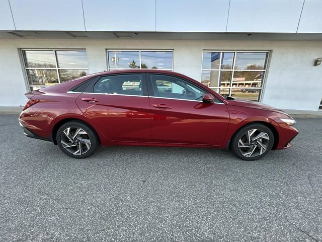 Certified 2025 Hyundai Elantra SEL FWD image 2