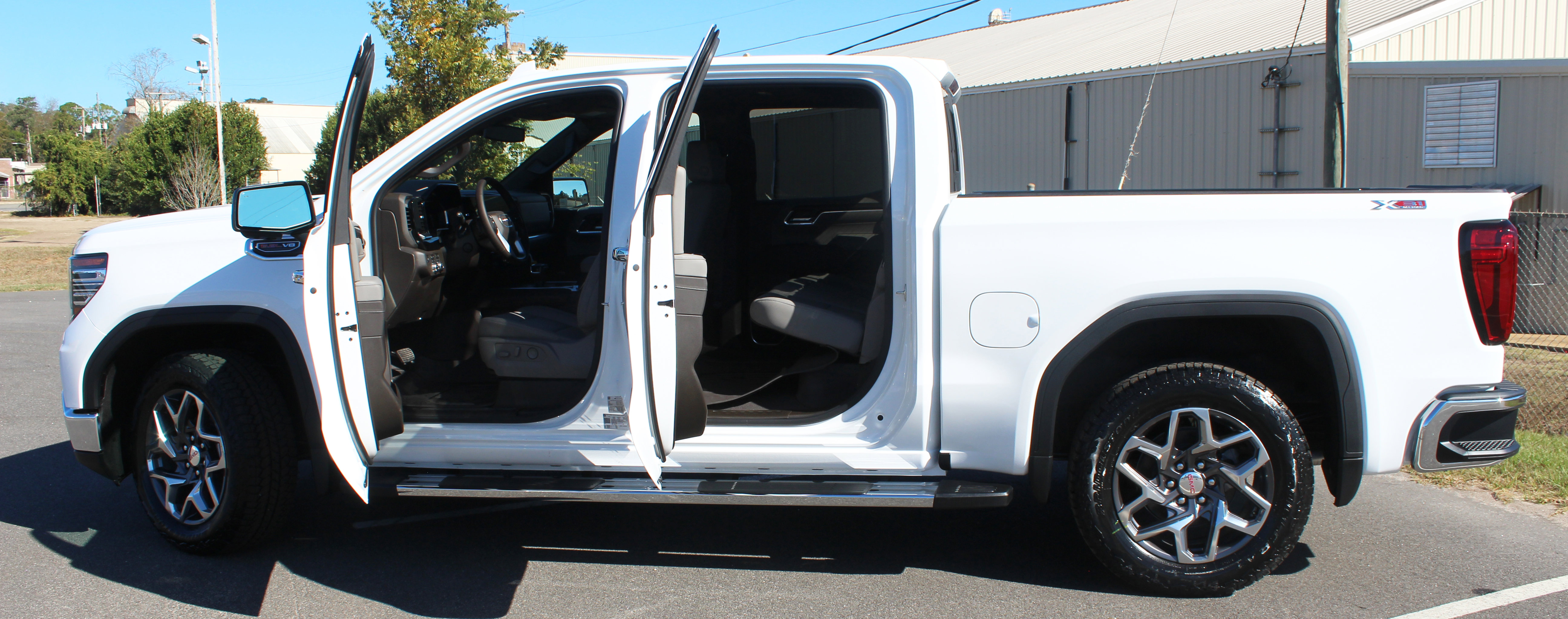 New 2026 GMC Sierra 1500 SLT image 5