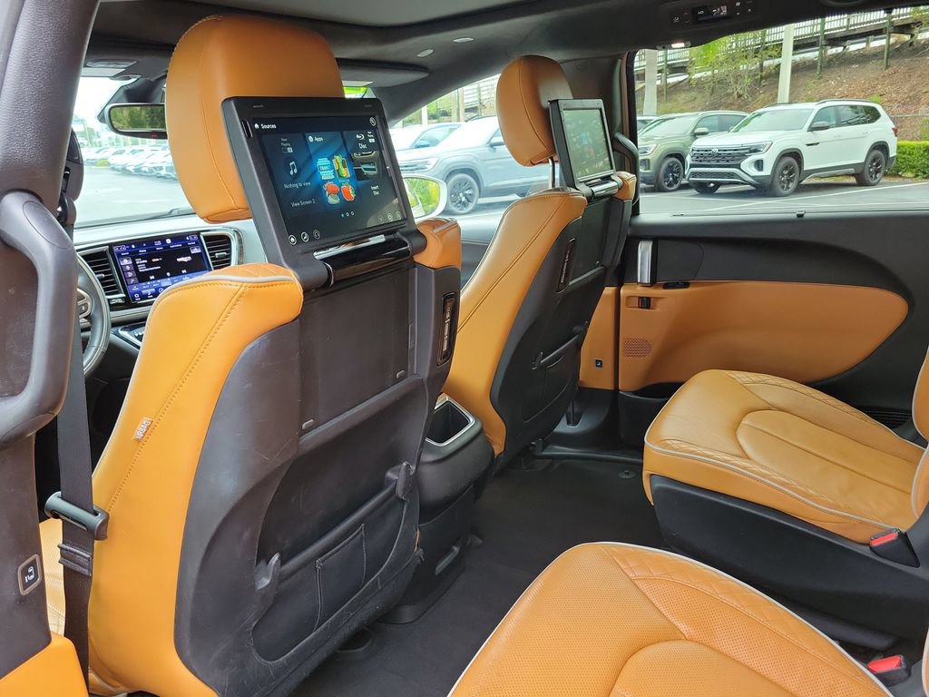 Used 2021 Chrysler Pacifica Pinnacle FWD image 11